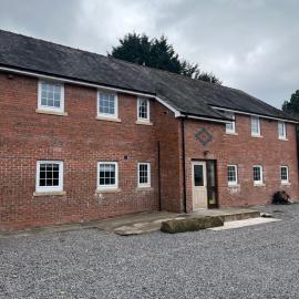 Castell Cottages Central with Parking, hotel Caerphillyben