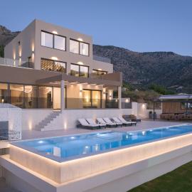 Dias Villa, Tennis, 2Pools, Walk to Beach & Shops, By ThinkVilla