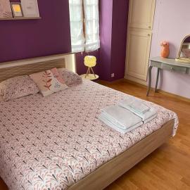 Maison de ville avec parking gratuit: Chablis şehrinde bir otel