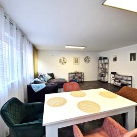 Zentrale Wohnung in Göppingen, Bahnhof fußläufig erreichbar, hotel em Göppingen