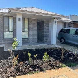Modern Brand New 4BR Family Home Walkable to Shops, hotel in Smithfield