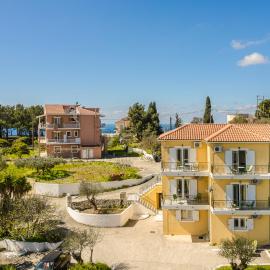 Kallithea Studios & Apartments, hotell i Lakithra