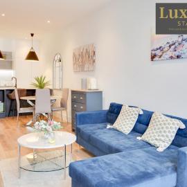 Stylish City Centre 1BR Flat - Hamlet Court Near Cliffs Pavillion