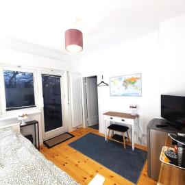 Central Private Cozy Room w own entrance, Spacious Bathroom, on-site parking, 450m to nearest bus stop