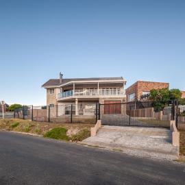 85 on De Villiers Street