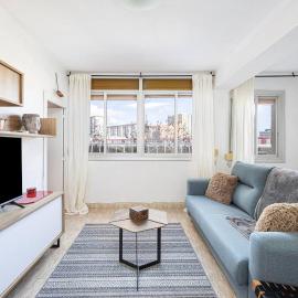 2 Bdr Apt In Cornella 5 Mins Form The Metro，略夫雷加特河畔科爾內利亞的飯店