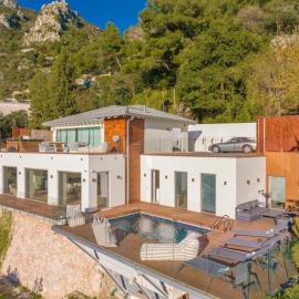 Villa de luxe avec vue panoramique sur la mer et Monaco