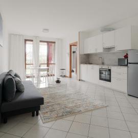 GuestHost - Bright Apartment with garden