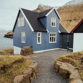 Peaceful Home with Ocean Views in Elduvík, hotel din Elduvík