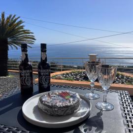 Vila Mendes - Ocean View, hotel in Arco da Calheta