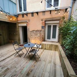 Love Room, studio Woody Spa , Balnéo, hotel u gradu 'Saint-Chamond'