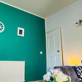 IVY GREEN HOUSE - STYLISH VALUE STAY, SLEEPS upto 7, LUXURY BEDS, CENTRAL, WIFI, NETFLIX, FREE PARKING, hotel a Derby