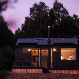 Ocean View Off-Grid Cabin Secluded in Nature - Govind, hotel in Johanna