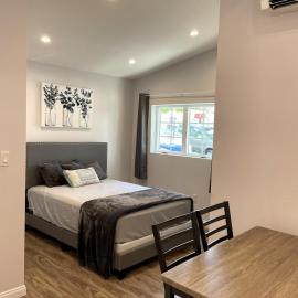 Modern 1-bedroom Studio with Kitchen and Laundry, hotel in Santa Clarita