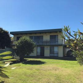 Oli's at 1 Broome Street, Mallacoota, hotel in Mallacoota