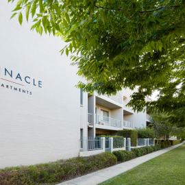 Pinnacle Apartments, готель у Канберрі