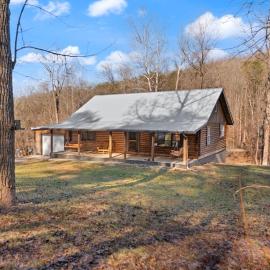Lake Cumberland Cedar Hideaway, hotelli kohteessa Burnside