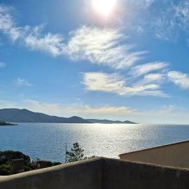 Appartement vue mer à 1min de la plage PIETROSELLA, hotel in Grosseto-Prugna