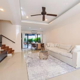 3br Townhouse Laguna Park, hotel a Layan Beach