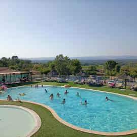 Domaine des Garrigues, hotel in Grospierres