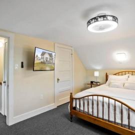 Patty's Place - Private and Convenient EV-Friendly Apartment near Downtown، فندق في فريدريك