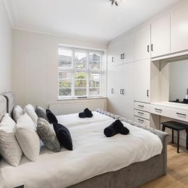 Cozy and spacious full size flat