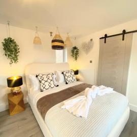 Kaoglen - Bali Pod - Hot Tub -Cairngorms - Pitlochry, hotel u gradu Kirkmichael