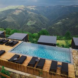 The Altitude Cabin Resort, hotelli kohteessa Măguri