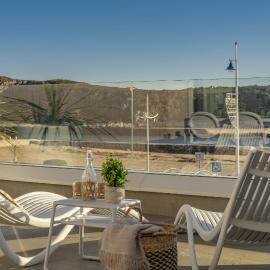 Alojamientos Turísticos Puerto de Suances junto a la playa, terraza y garaje privado, hotel em Suances