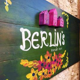 Berlin's Guest House, hotel di Urla