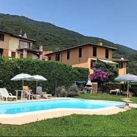 Esclusiva Vista Lago con Piscina e Parcheggio -Salò-, hotell sihtkohas Roe