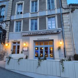 Le Saint-Laurans – hotel w mieście Aurignac