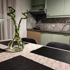 Spacious 4 Bedroom Bungalow with 2 Bathrooms with Garden and Parking in Dublin, מלון בלוקאן