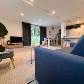 Maison Neuve 9 personnes Terrasse & Garage Privé, hotel in Besançon