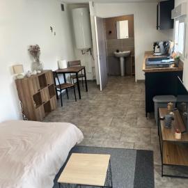 Studio 8, hotel u gradu Neuville-Saint-Rémy