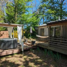 Lodge Hérisson avec Spa privatif、ビロンのホテル