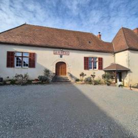 Viesnīca Le refuge des3petitscochons pilsētā Lalizolle