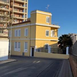 Guest House Vanvitelli, hotel a Civitavecchia
