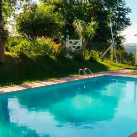 Chalé Confortável e Completo com piscina, Hotel in Roças Novas
