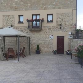 Casa Rural La Maestra, hotel in Bozoo