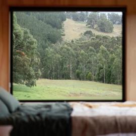 Off-Grid Cabin with Valley Views and Hot Tub - Velma, hotell i Tarra Valley