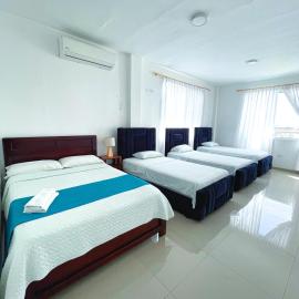 HOSTAL PIAZZOLLA, hotelli kohteessa Manta