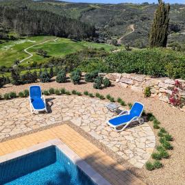 Stunning Villa with Pool & View near beach, hotel in Budens