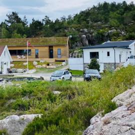 Flott hytte på Bersagel nær sjø、サンドネスのホテル