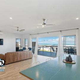 Ultimate in Middleton Coastal Style with Views Sleeps 10, Hotel in Middleton
