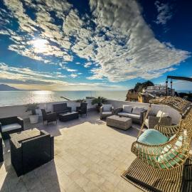 MH Suites Rooms Apartments, hotel em Bacoli