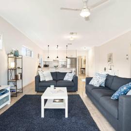 Brookings Perch - Riverside Stay near Cafés & Wharf, hotell i Goolwa