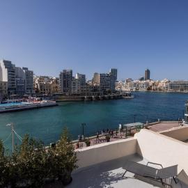 Seafront 3-Bed Palazzino with Jacuzzi, Heart of Balluta