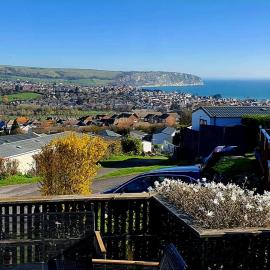 Lodge Seaview Swanage، فندق في سواناج