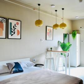 Private Studio Apartments with Balcony in New Kalyani Nagar, hotel in Pune